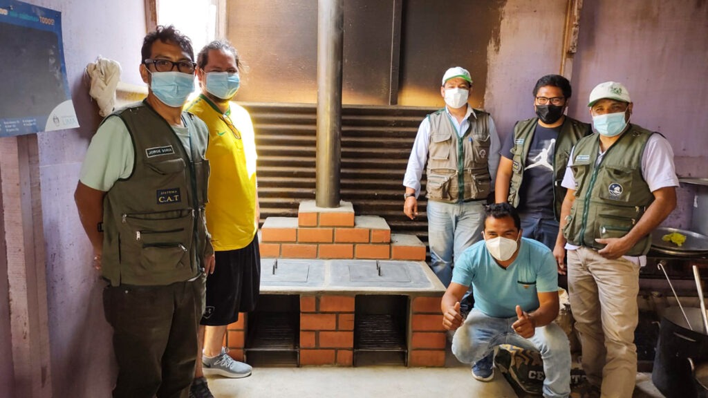 GRUPO PUCP y MML buscan implementar cocinas mejoradas en ollas comunes