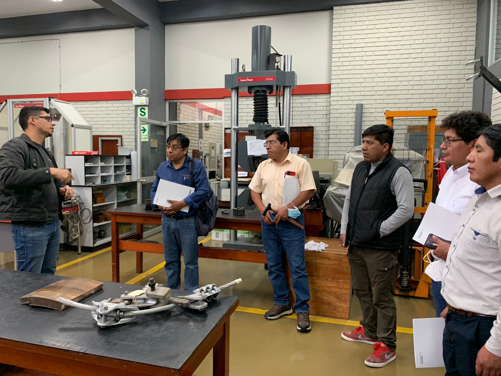 Visita de la UNAP a los laboratorios de Ingeniería PUCP