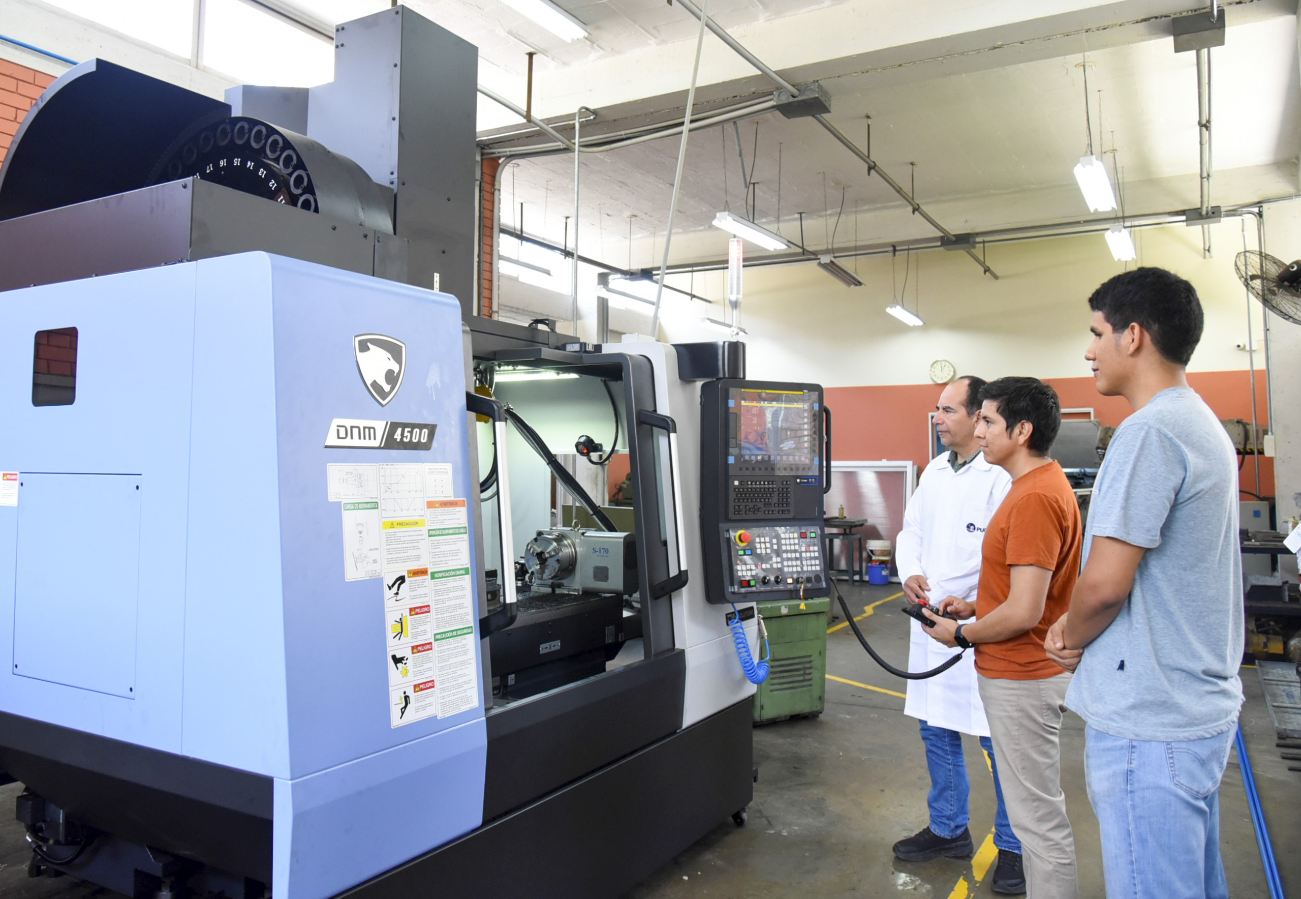Nuevo equipo CNC en el Laboratorio de Manufactura forma parte de la red Core Facilities