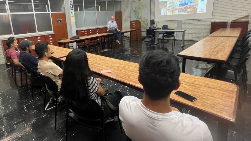 Visita del Dr. Mario Valdivia de la Universidad de Bonn a Ingeniería PUCP