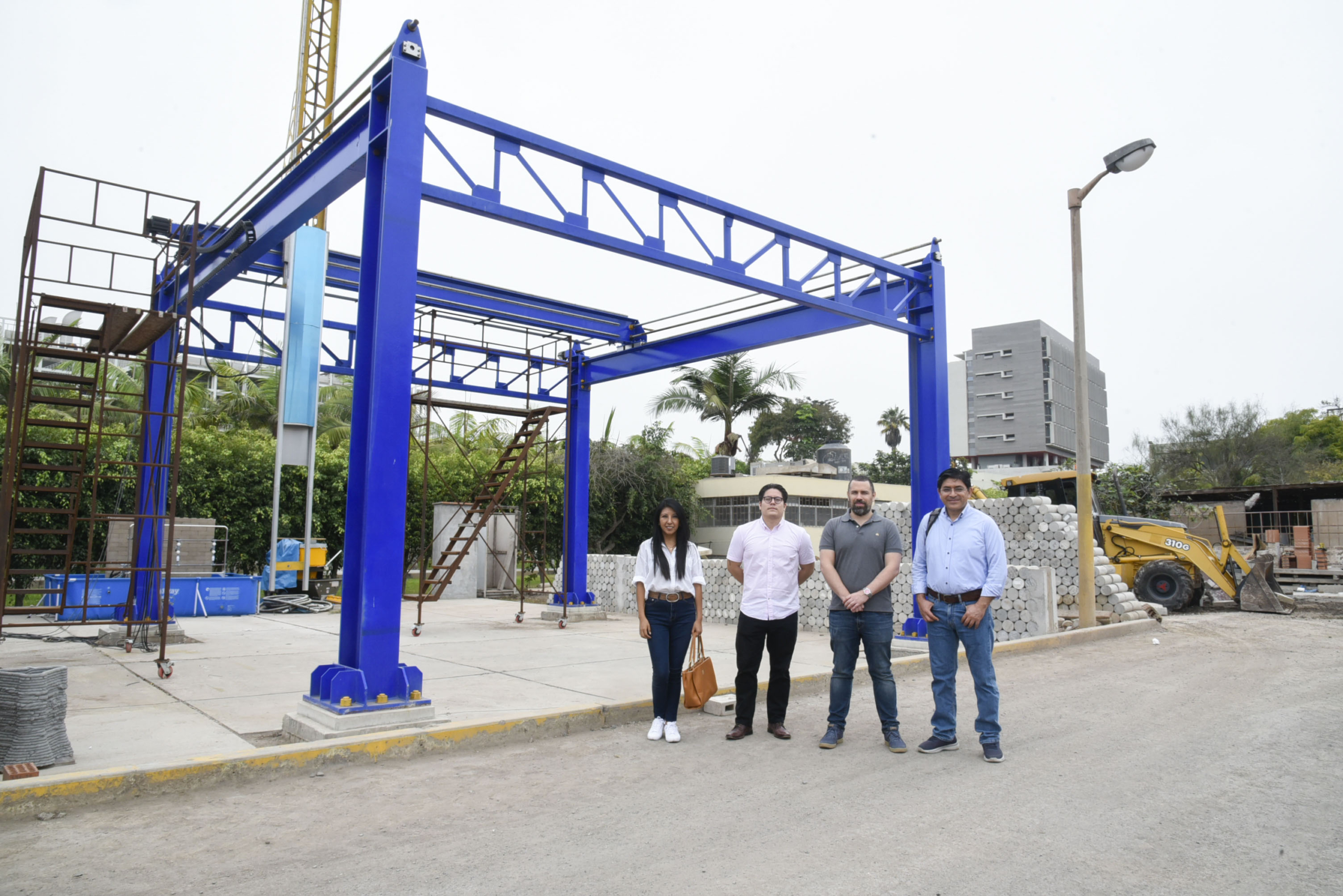 Visita de la minera La Poderosa y CONCYTEC a laboratorios de Ingeniería de la PUCP