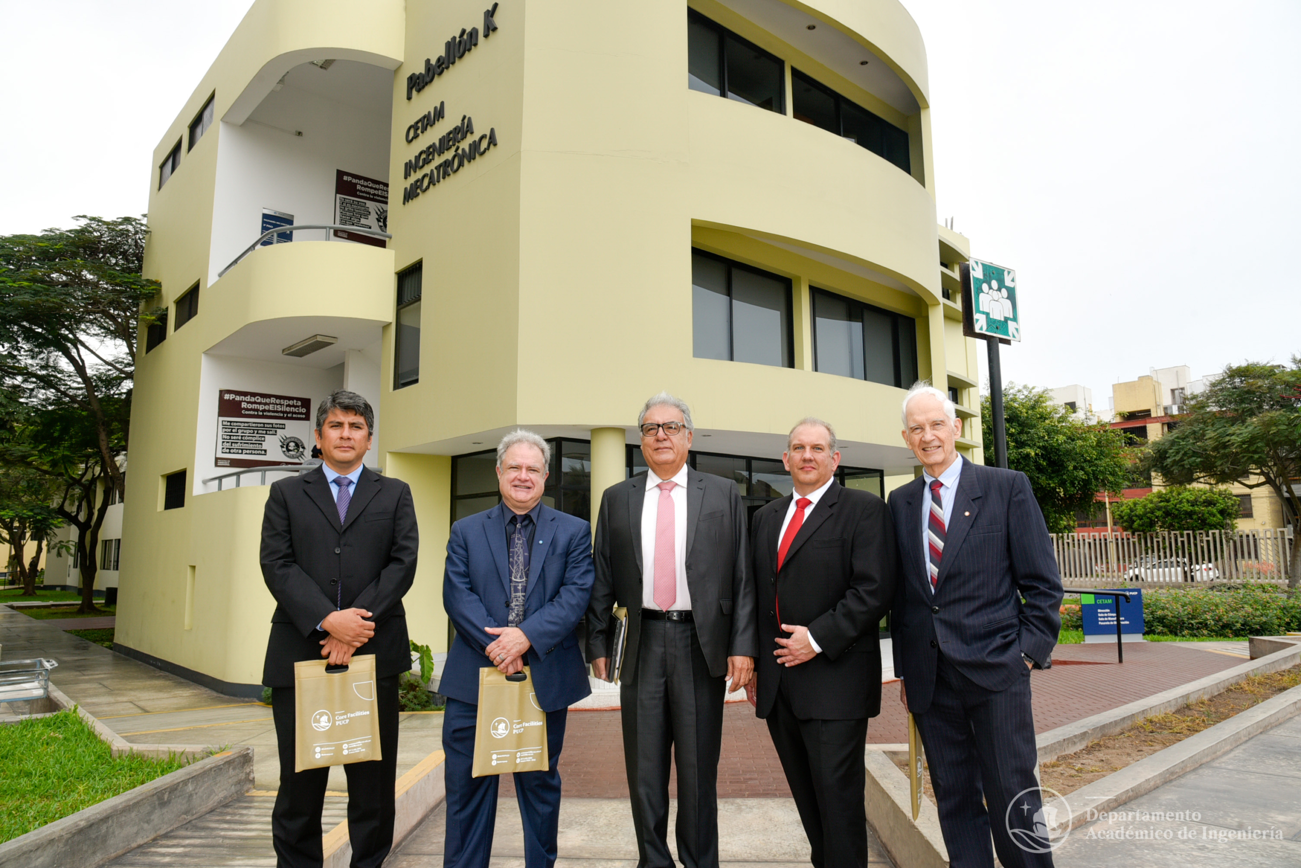 Ex científicos de la NASA visitaron las instalaciones de Ingeniería PUCP