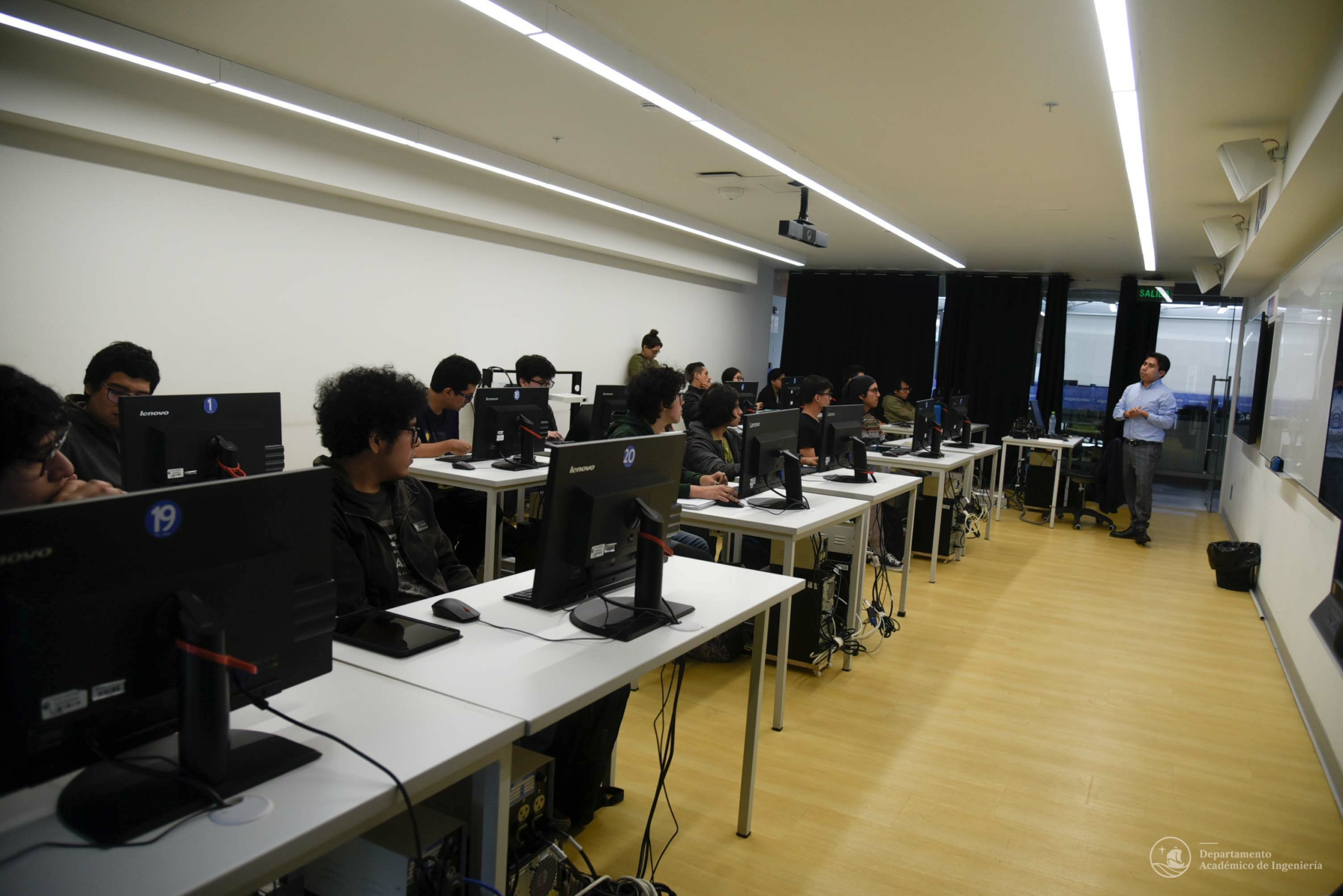 Presentación del curso en Robot Operating System para 21 becarios de Ingeniería Mecatrónica PUCP