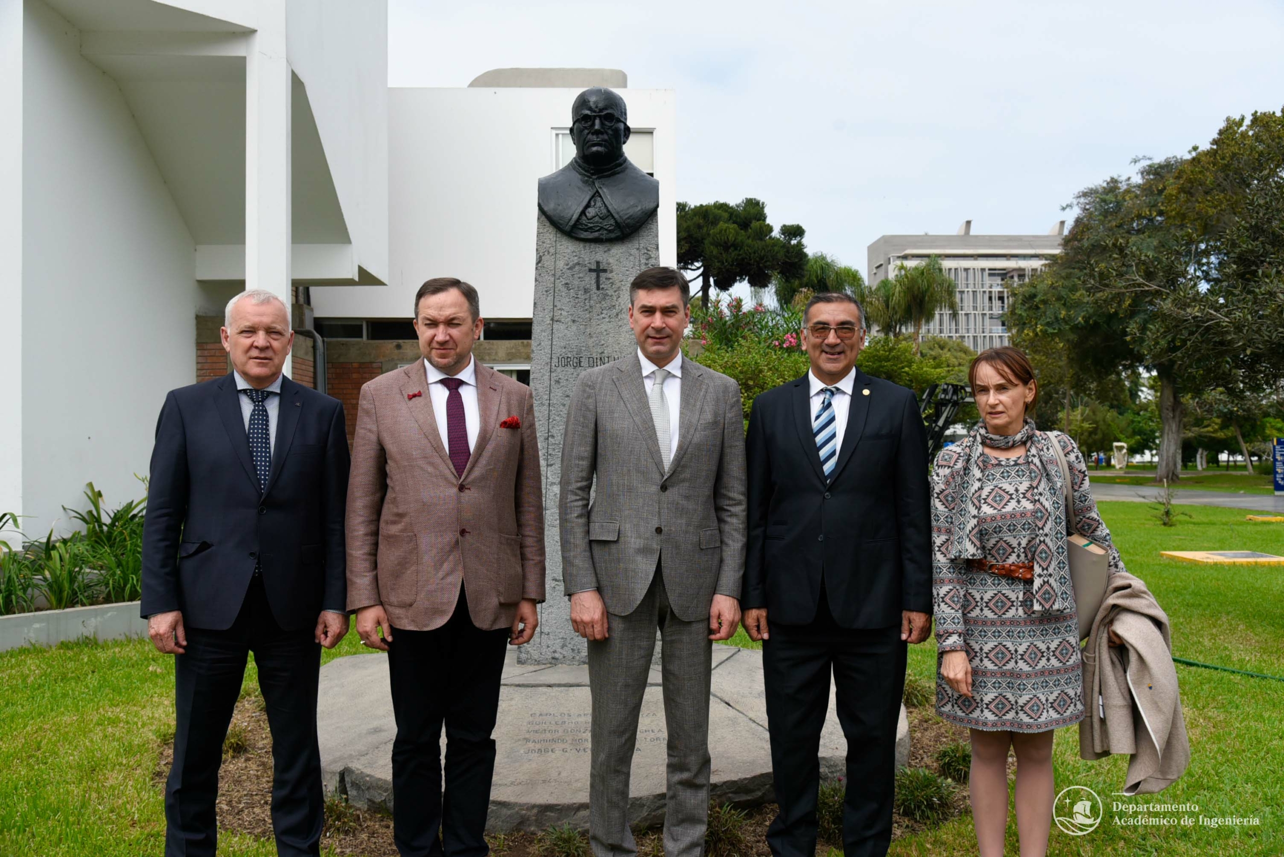 Visita de la Universidad Nacional de Aviación de Ucrania a las instalaciones de Ingeniería PUCP