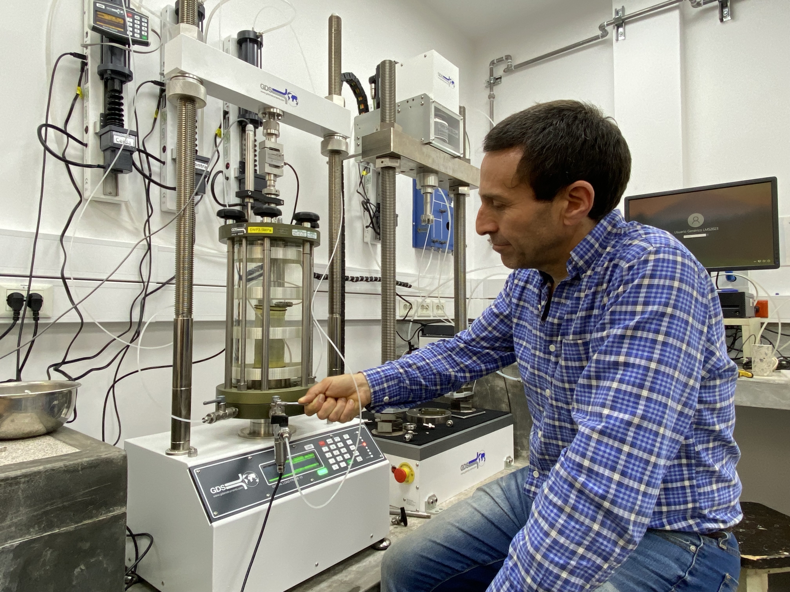 Nuevos equipos en el Laboratorio Mecánica de Suelos como parte del proyecto Core Facilities PUCP