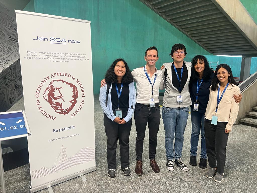 Docentes y estudiantes de Ingeniería Geológica de la PUCP participaron en el Congreso Internacional de la SGA en Suiza