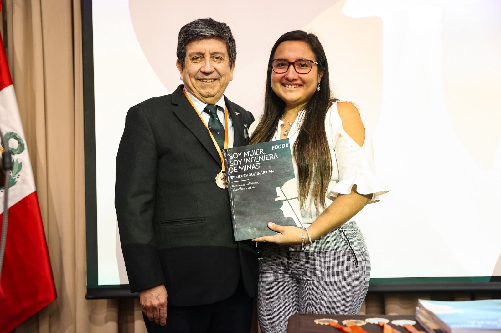 Egresada Yajaira Mosqueira lidera publicación del E-book   ‘Soy mujer, soy ingeniera de minas’