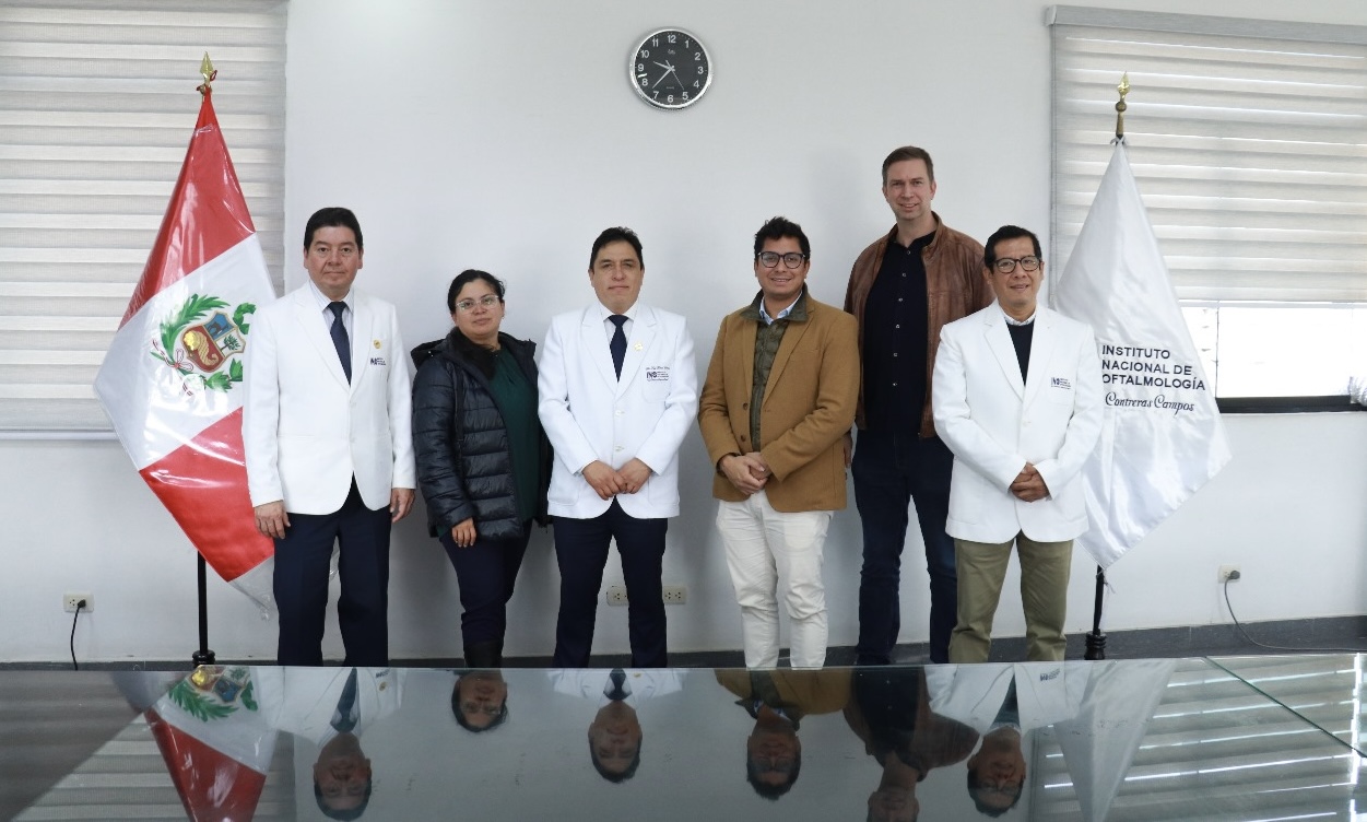 Visita de una delegación de la PUCP al Instituto Nacional de Oftalmología